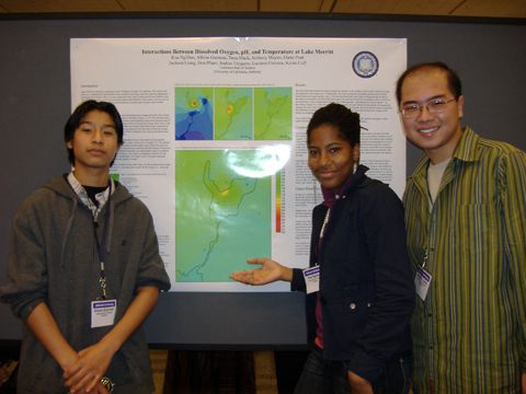 EBAYS students explain their research project at the American Geophysical Union (AGU), December 2006
